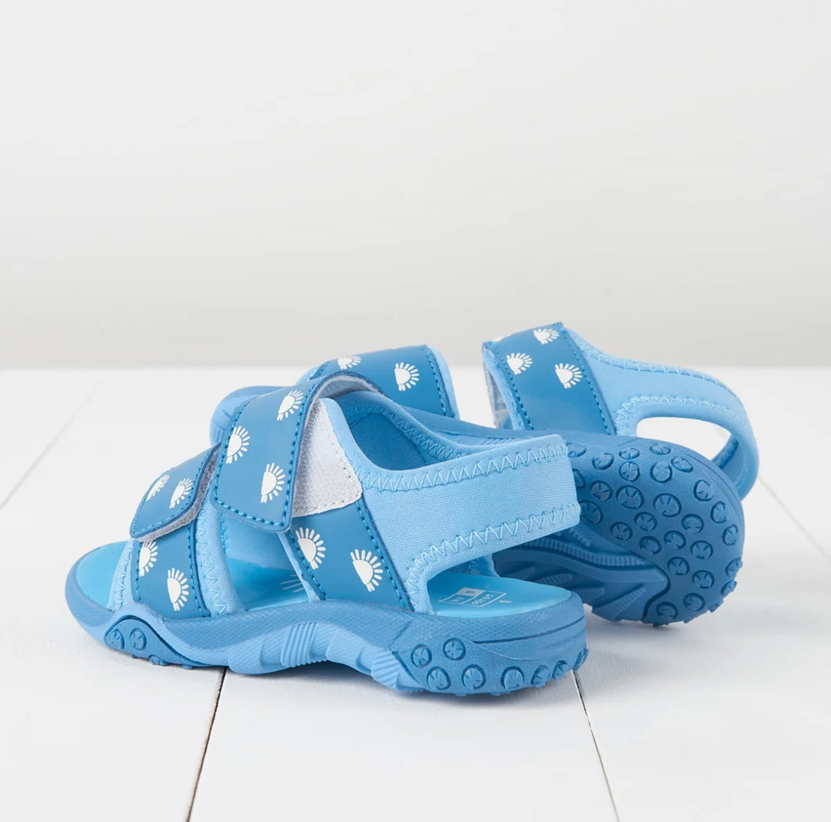 Grass & Air colour changing sandals