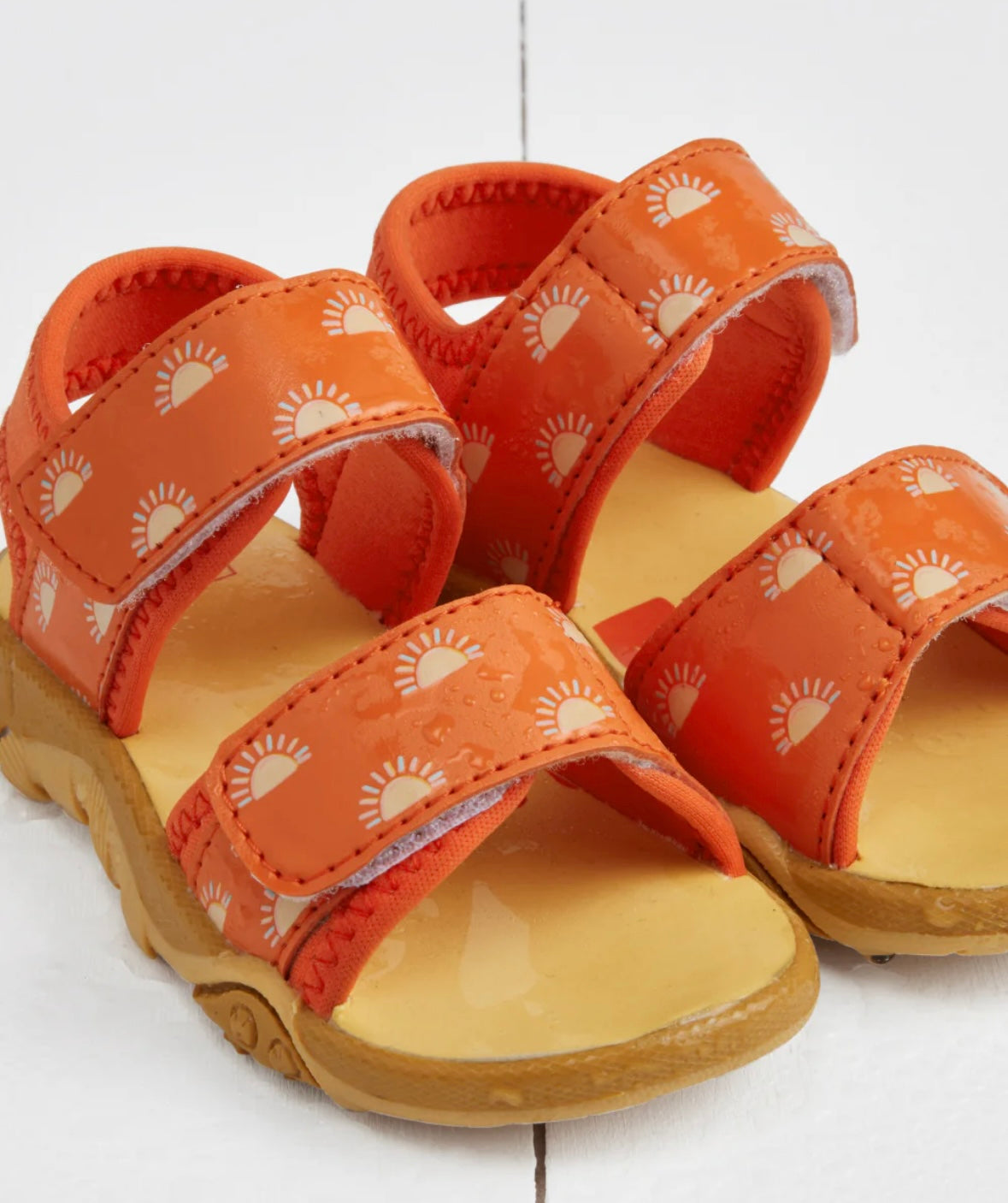 Grass & Air colour changing sandals